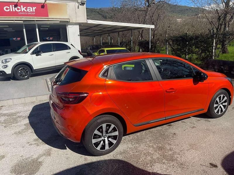 Usata Renault Clio V Equilibre 67 CV (49 kW) 2023 Arancione Berlina