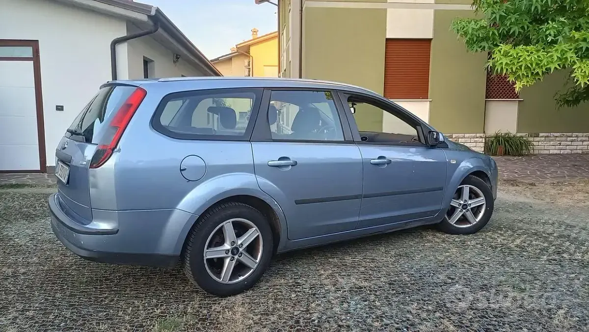 Usata Ford Focus 109 CV (80 kW) 2006 Bluazzurro Station wagon