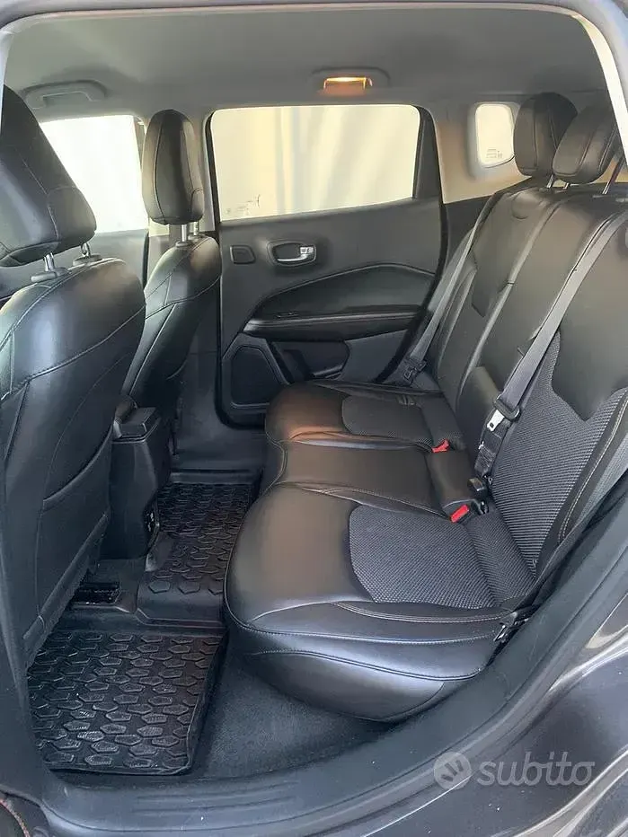 Usata Jeep Compass Limited 140 CV (102 kW) 2018 Grigio SUV