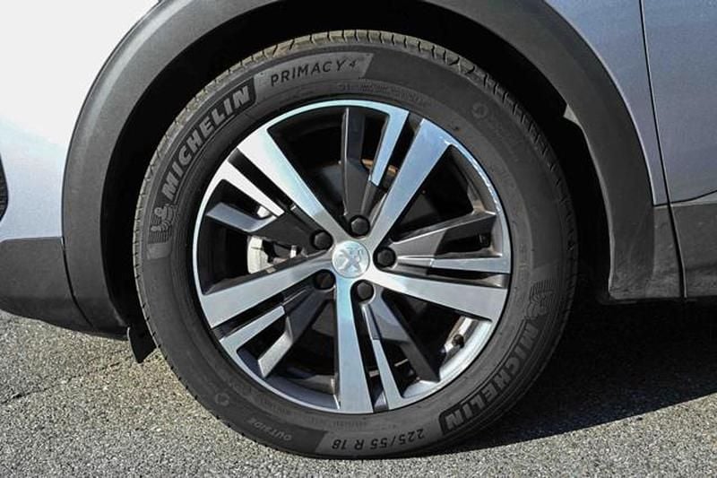 Usata Peugeot 3008 Allure 130 CV (95 kW) 2022 Argento SUV