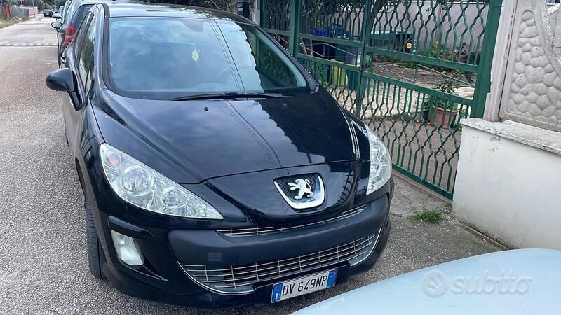 Nero Usata 2009 Peugeot 308 Premium Tre volumi | 3000 € (Buon prezzo) - Immagine 1/4