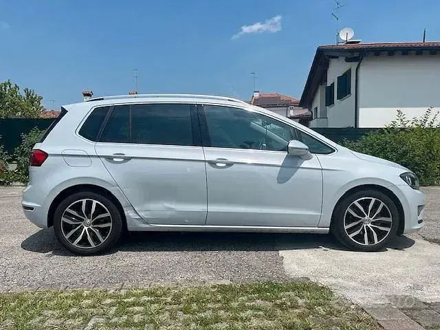 Usata VW Golf Sportsvan Highline 116 CV (85 kW) 2017 Bianco Monovolume