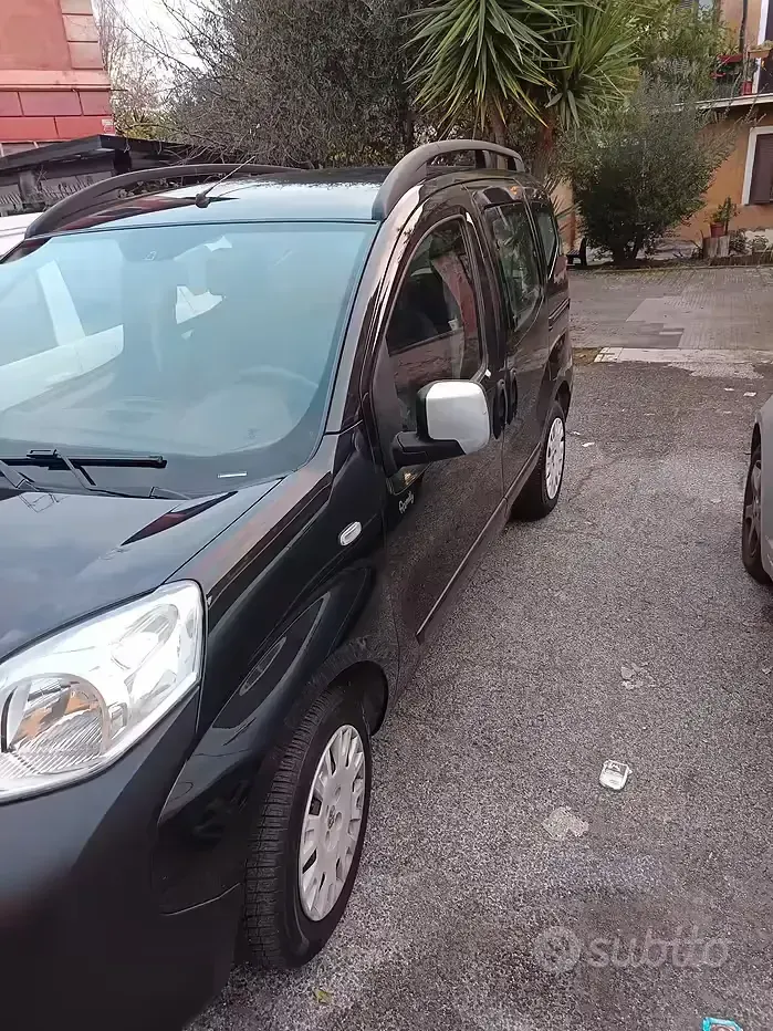 Usata Peugeot Bipper Family 75 CV (55 kW) 2012 Nero Monovolume