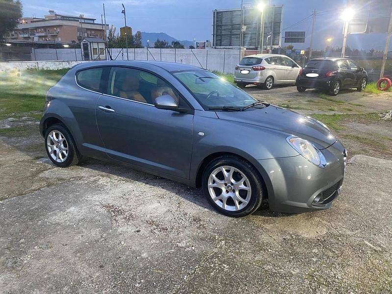 Grigio Usata 2011 Alfa Romeo MiTo Distinctive Due volumi | 4999 € (Buon prezzo) - Immagine 1/4