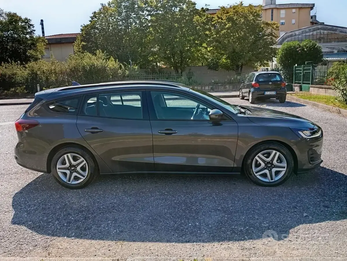 Usata Ford Focus 120 CV (88 kW) 2023 Grigio Station wagon