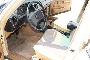 Usata Mercedes 200 60 CV (44 kW) 1981 Giallo Berlina