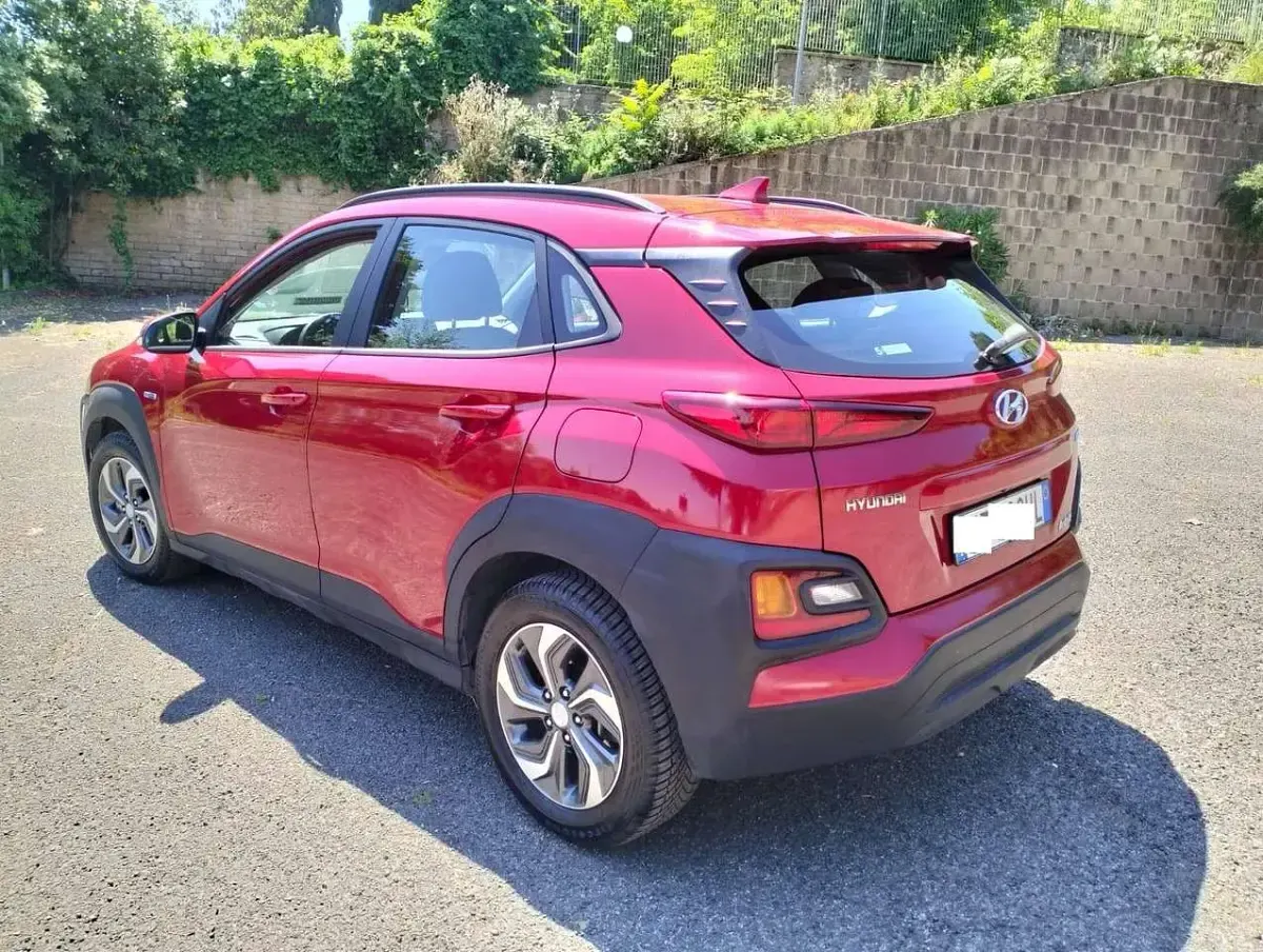 Usata Hyundai Kona 105 CV (77 kW) 2019 Bordeaux SUV