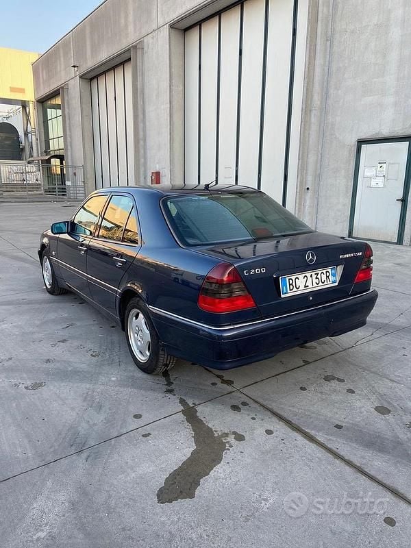Usado Mercedes C200 192 CV (141 kW) 1999 Azul Berlina