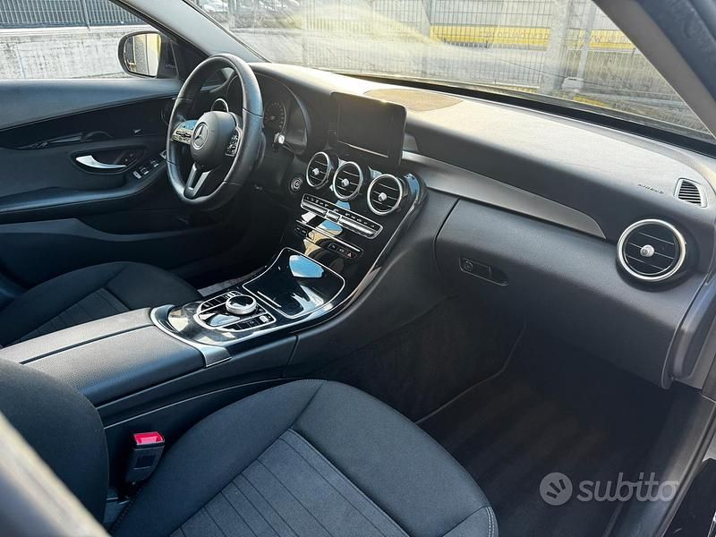 Usata Mercedes C180 122 CV (89 kW) 2021 Nero Berlina