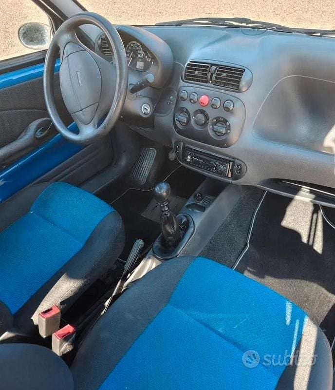 Usata Fiat 600 54 CV (39 kW) 2000 Blu Berlina