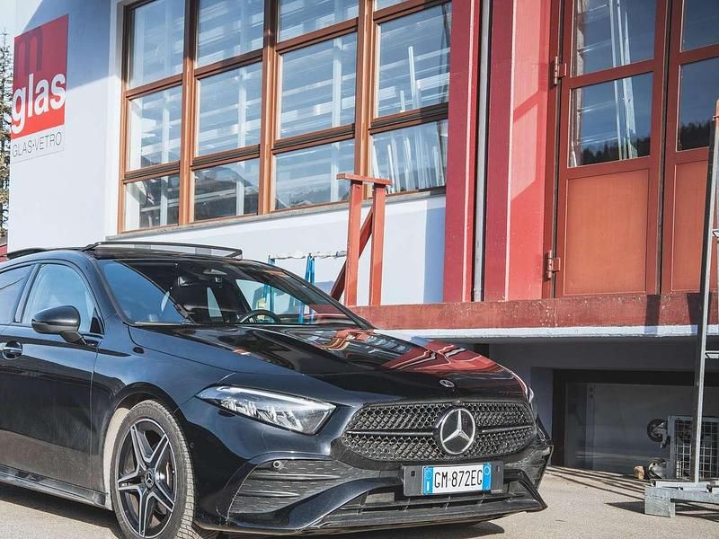 Usata Mercedes A200 150 CV (110 kW) 2023 Nachtschwarz  unilack Utilitaria
