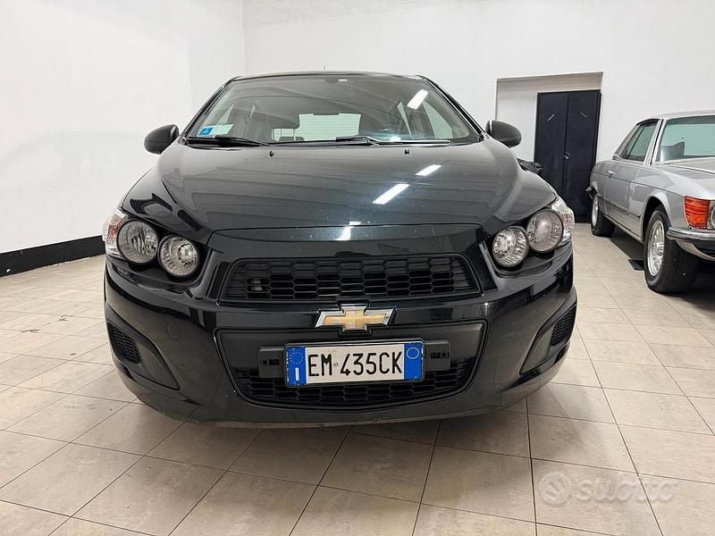 Nero Usata 2012 Chevrolet Aveo Tre volumi | 4900 € (Molto cara) - Immagine 1/4