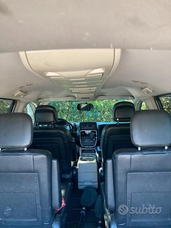 Usata Lancia Voyager 163 CV (119 kW) 2012 Grigio Monovolume