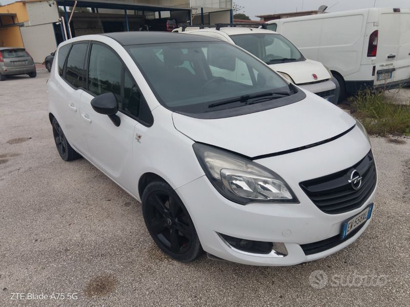 Bianco Usata 2016 Opel Meriva Design Edition Monovolume | 1900 € (Super prezzo) - Immagine 1/4