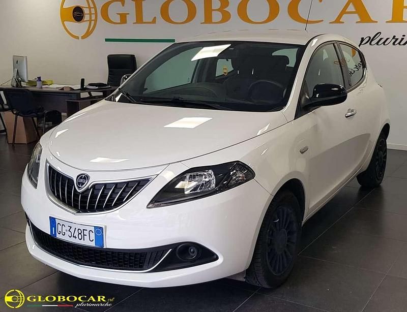 Gebraucht Lancia Ypsilon Silver 69 PS (50 kW) 2021 Weiß Kleinwagen