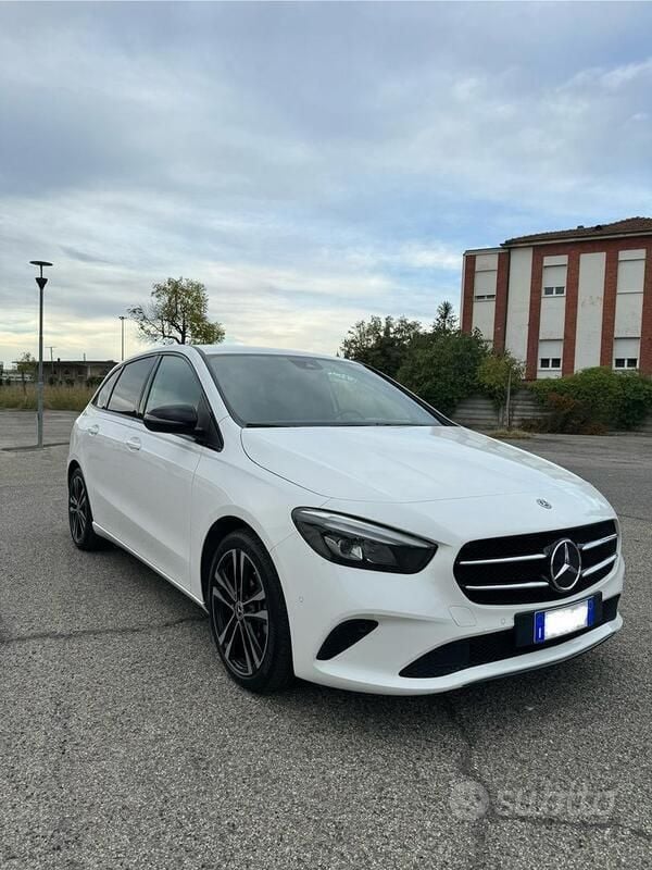 Bianco Usata 2019 Mercedes B180 Monovolume | 22.000 € (Buon prezzo) - Immagine 1/4