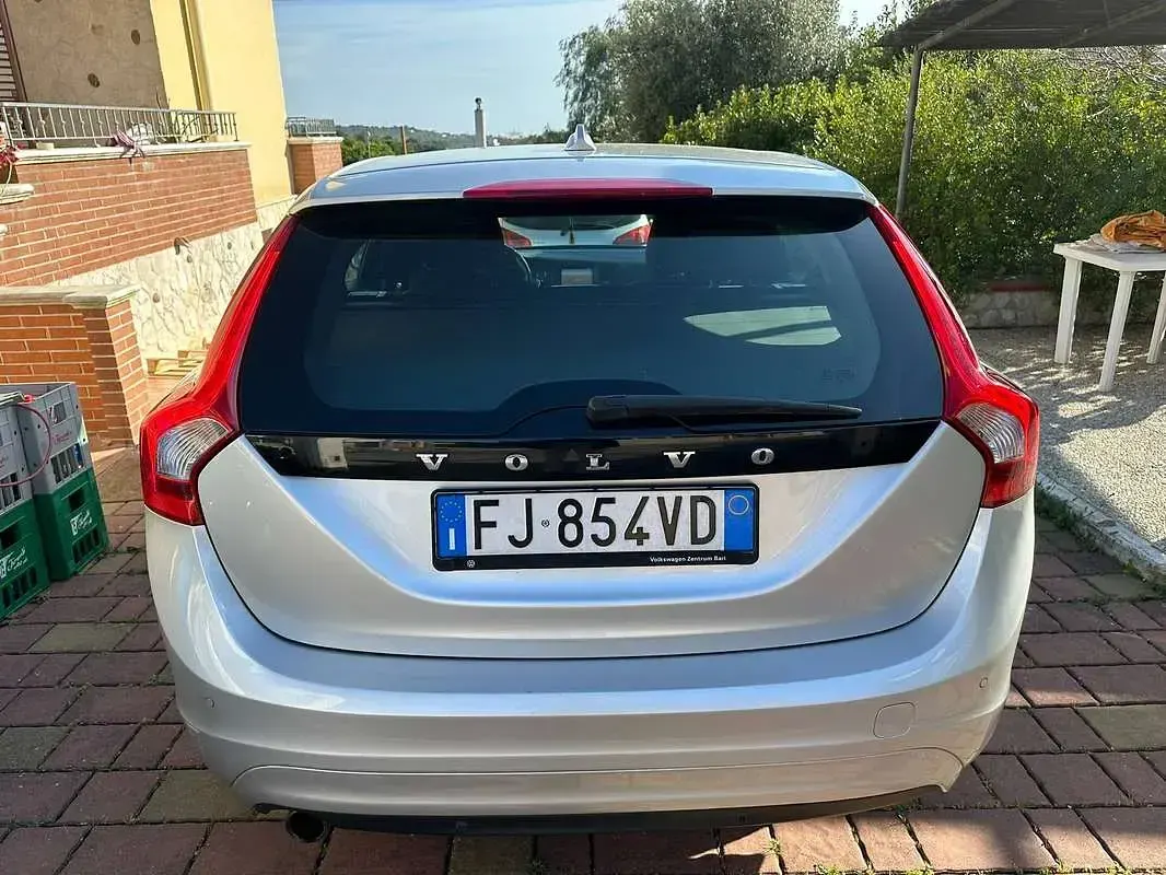 Usata Volvo V60 Business Edition 120 CV (88 kW) 2017 Grigio Station wagon
