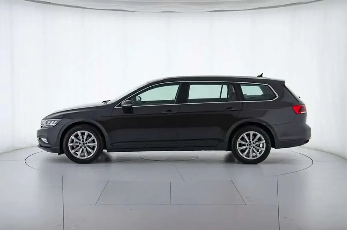 Begagnad VW Passat Business 150 HK (110 kW) 2023 Grå Kombi