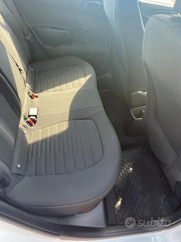 Usata Hyundai i10 67 CV (49 kW) 2024 Bianco Utilitaria