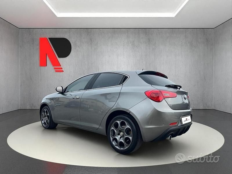 Usata Alfa Romeo Giulietta Distinctive 105 CV (77 kW) 2013 Grigio Utilitaria