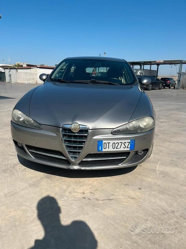 Usata Alfa Romeo 147 Distinctive 120 CV (88 kW) 2009 Grigio Utilitaria