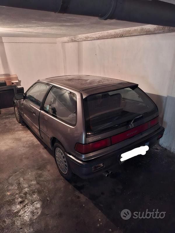 Usata Honda Civic 131 CV (96 kW) 1992 Grigio Utilitaria