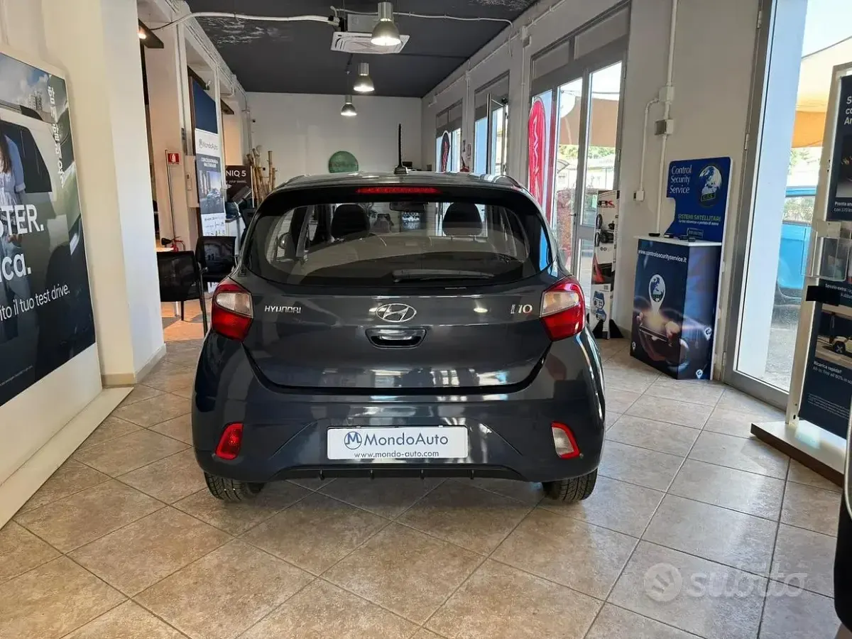 Usata Hyundai i10 Advanced 67 CV (49 kW) 2023 Grigio Utilitaria