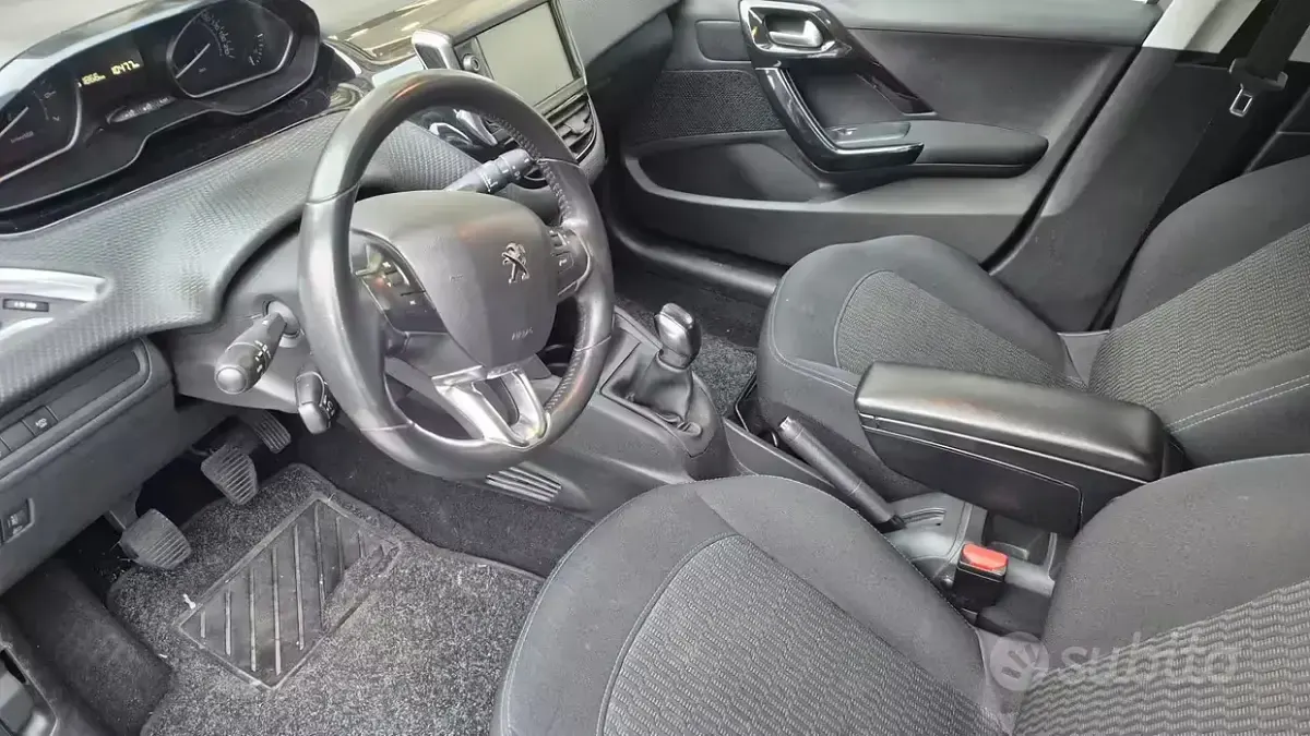 Usata Peugeot 208 Active 83 CV (61 kW) 2019 Grigio Utilitaria