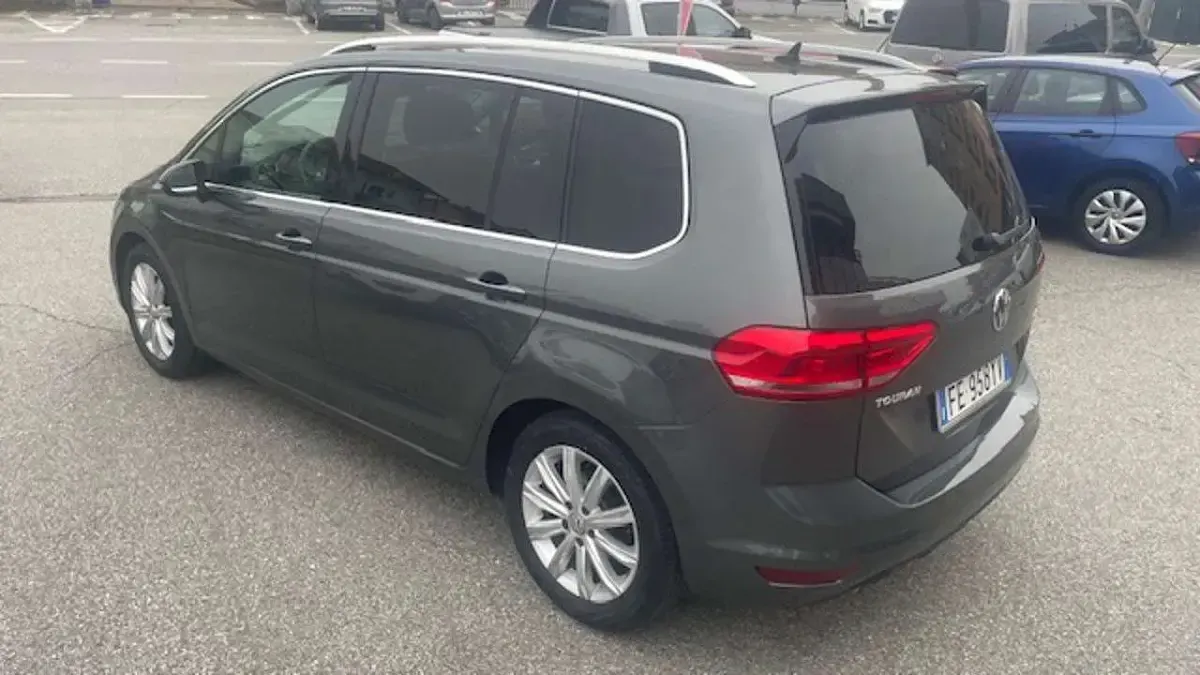 Usata VW Touran Executive 150 CV (110 kW) 2016 Grigio Monovolume