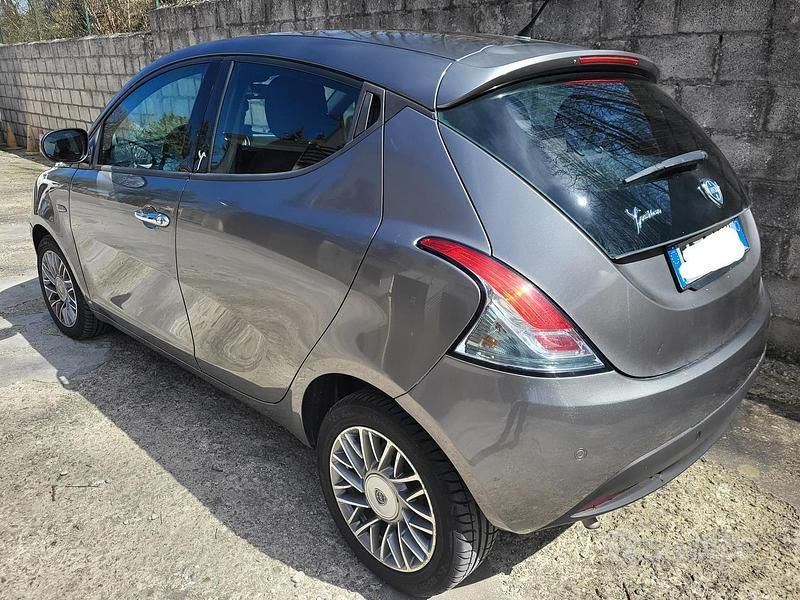 Usata Lancia Ypsilon 69 CV (50 kW) 2012 Utilitaria