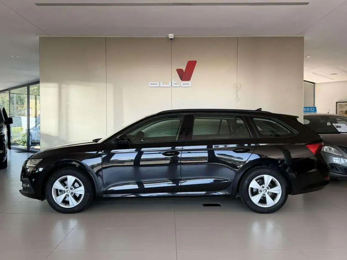 Usata Skoda Octavia Executive 150 CV (110 kW) 2022 Nero Station wagon