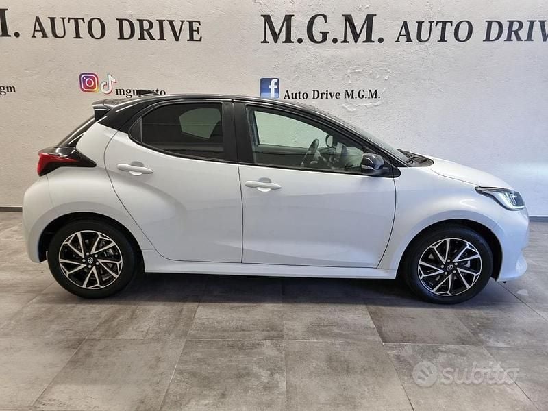Usata Toyota Yaris Hybrid Style 92 CV (67 kW) 2023 Bianco Berlina