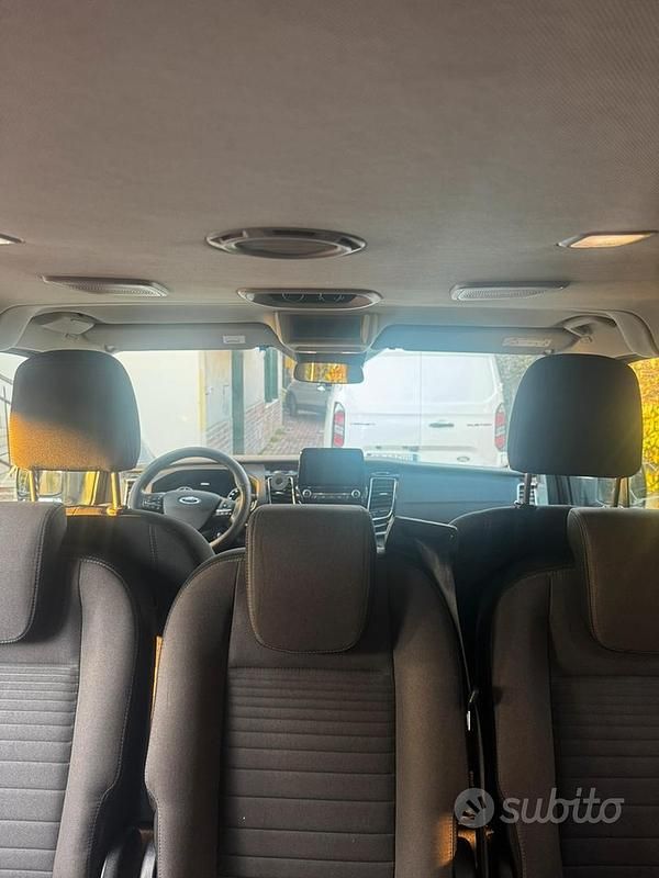 Usata Ford Tourneo Titanium 185 CV (136 kW) 2022 Blu Monovolume