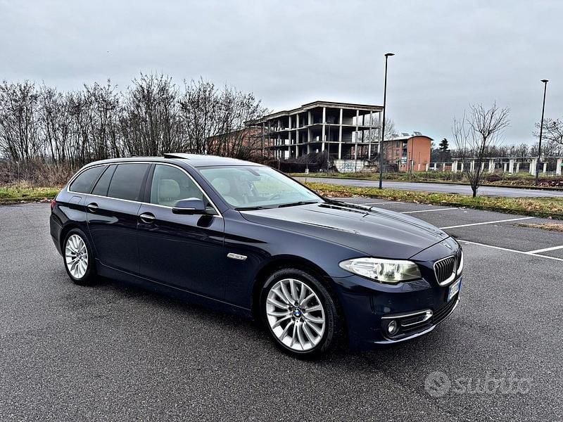Usata BMW 530 Luxury Line 258 CV (189 kW) 2014 Blu Station wagon