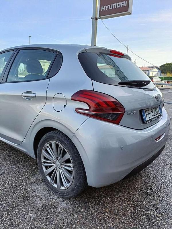 Usata Peugeot 208 Active 82 CV (60 kW) 2016 Argento Utilitaria