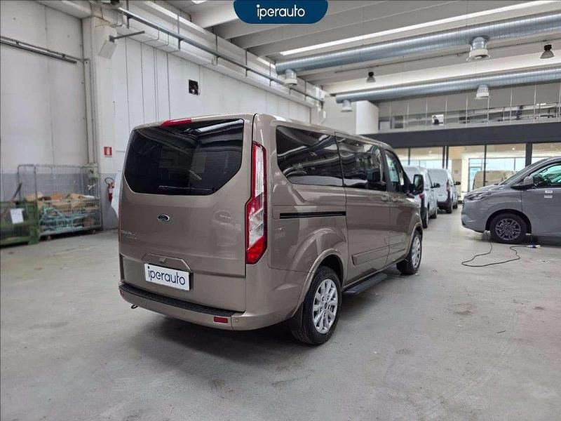 Usata Ford Tourneo Custom Titanium 131 CV (96 kW) 2021 Beige metallizzato Furgone