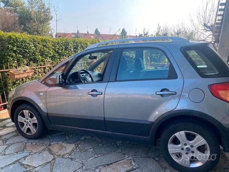 Usata Fiat Sedici 107 CV (78 kW) 2007 Grigio SUV