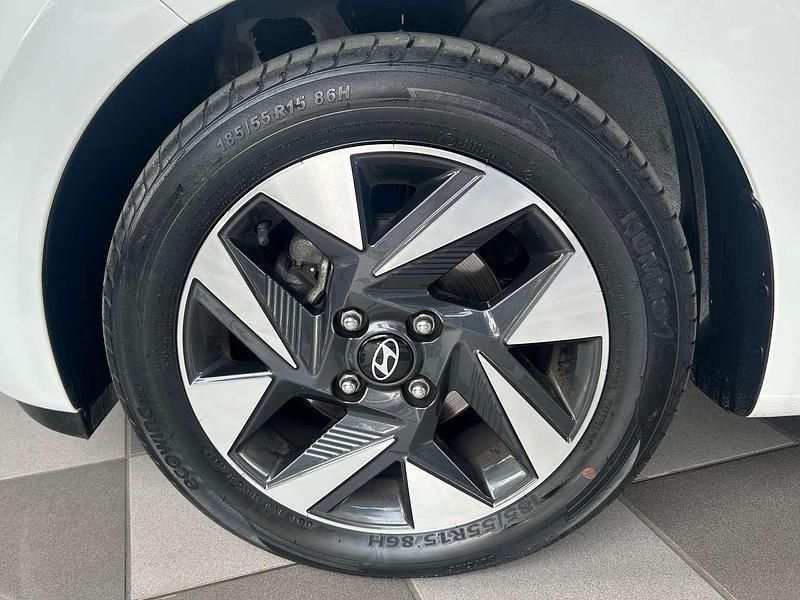 Usata Hyundai i10 67 CV (49 kW) 2023 Atlas white Utilitaria