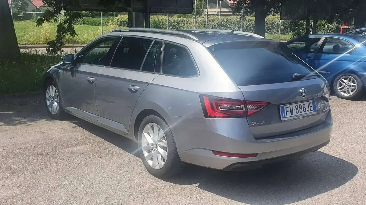 Usata Skoda Superb Executive 150 CV (110 kW) 2019 Argento Station wagon