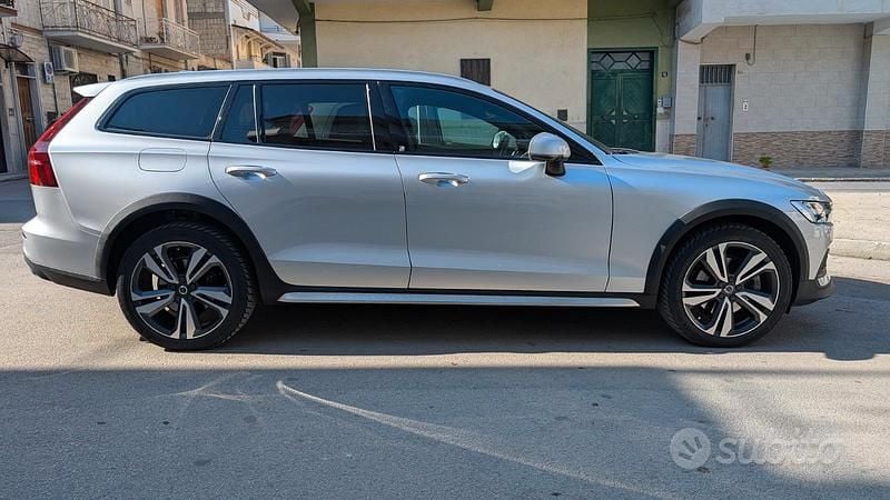 Usata Volvo V60 CC 197 CV (144 kW) 2021 Grigio Station wagon