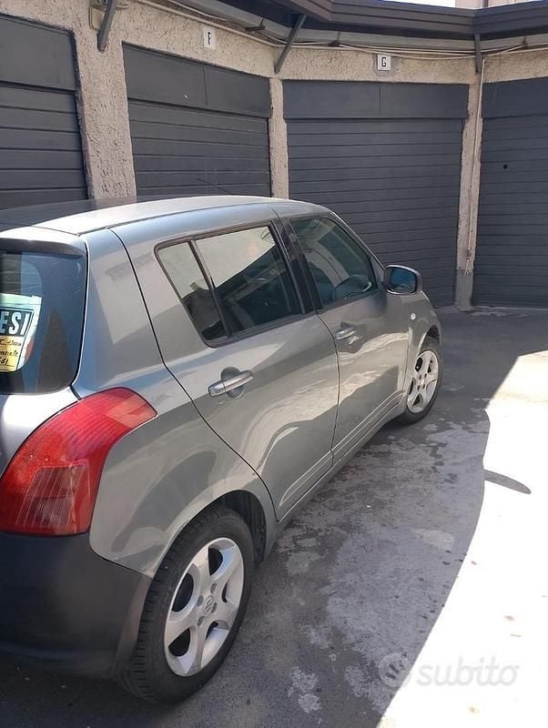 Usata Suzuki Swift 92 CV (67 kW) 2005 Grigio Utilitaria