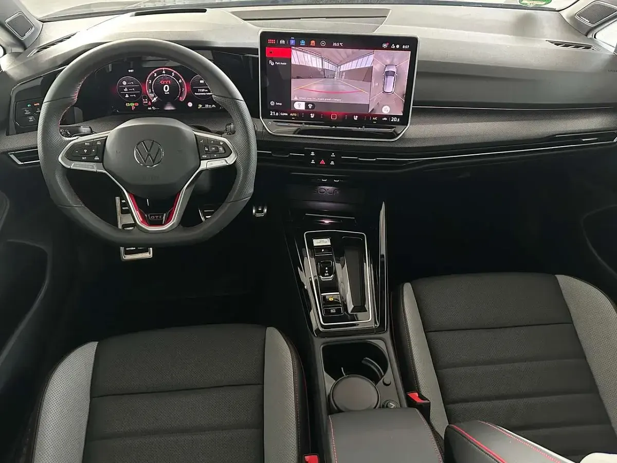 Usata VW Golf VIII GTI 265 CV (194 kW) 2025 Dolphin grey Berlina
