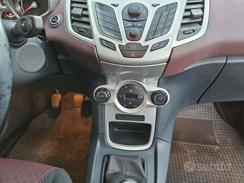Usata Ford Fiesta Titanium 95 CV (69 kW) 2011 Utilitaria
