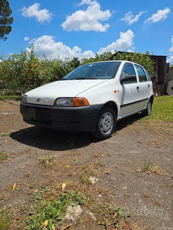 Bianco Usata 1997 Fiat Punto S Due volumi | 1200 € (Buon prezzo) - Immagine 1/4