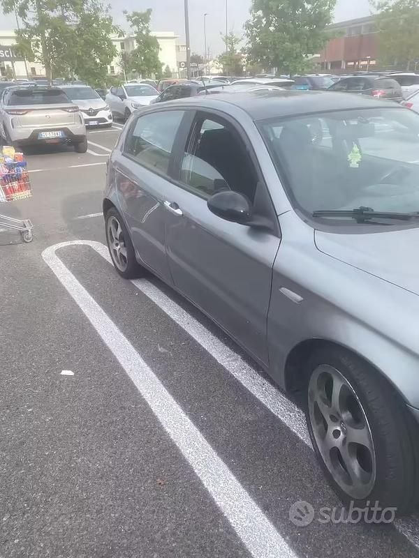 Usata Alfa Romeo 147 2006 Grigio Utilitaria