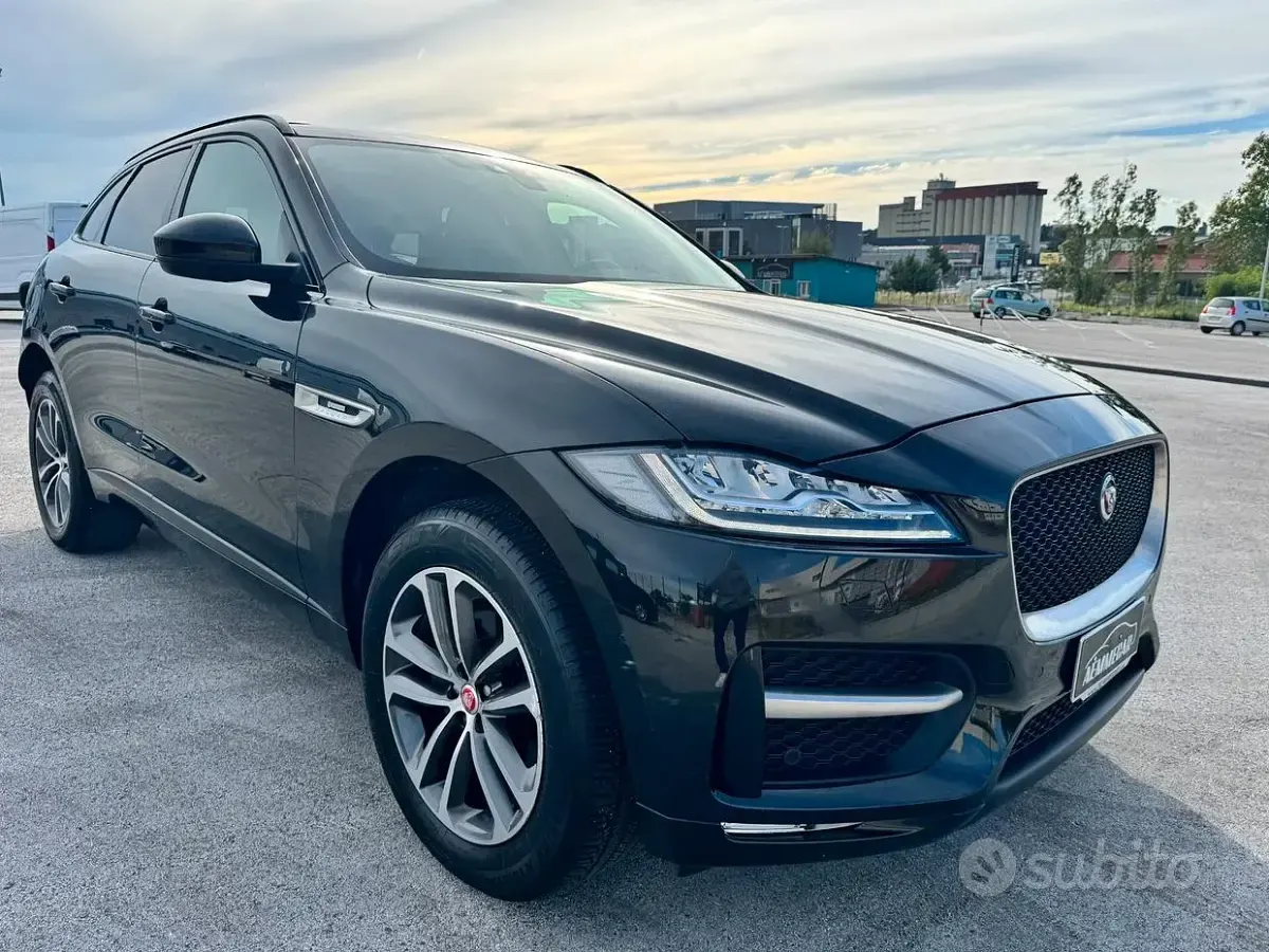 Usata Jaguar F-Pace R-Sport 180 CV (132 kW) 2019 Nero SUV