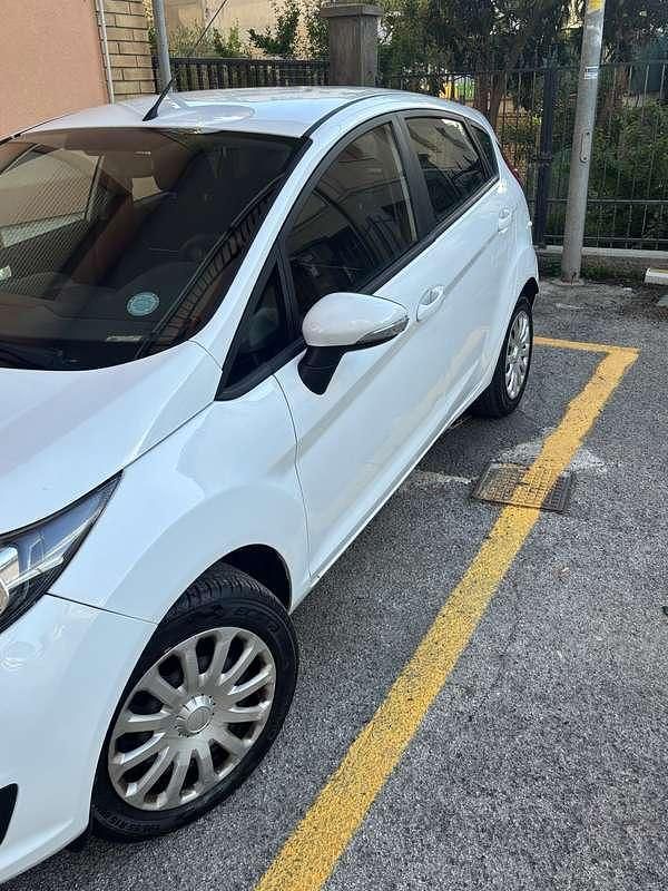 Usata Ford Fiesta 95 CV (69 kW) 2017 Bianco Berlina