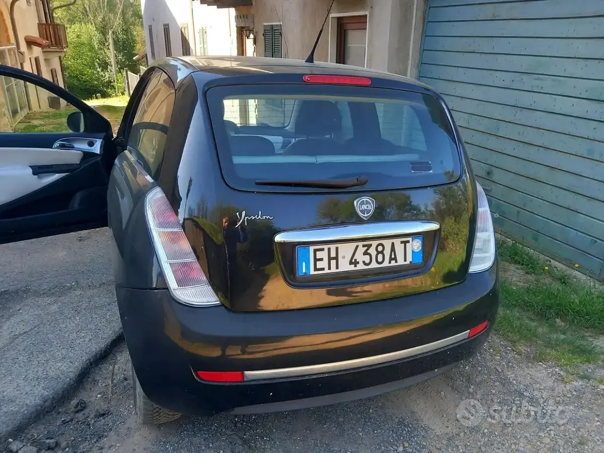 Usata Lancia Ypsilon 77 CV (56 kW) 2011 Nero Utilitaria