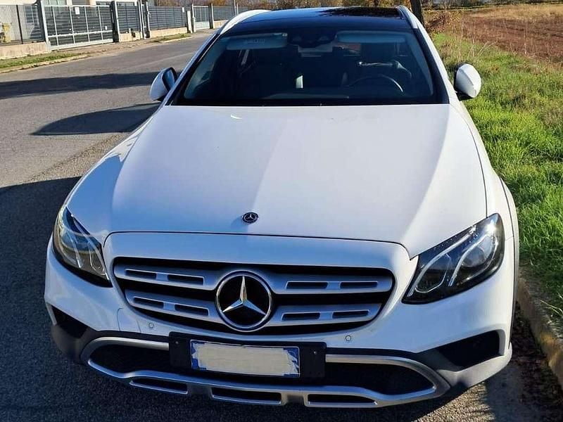 Bianco Usata 2017 Mercedes E220 Premium Station wagon | 17.500 € (Buon prezzo) - Immagine 1/4