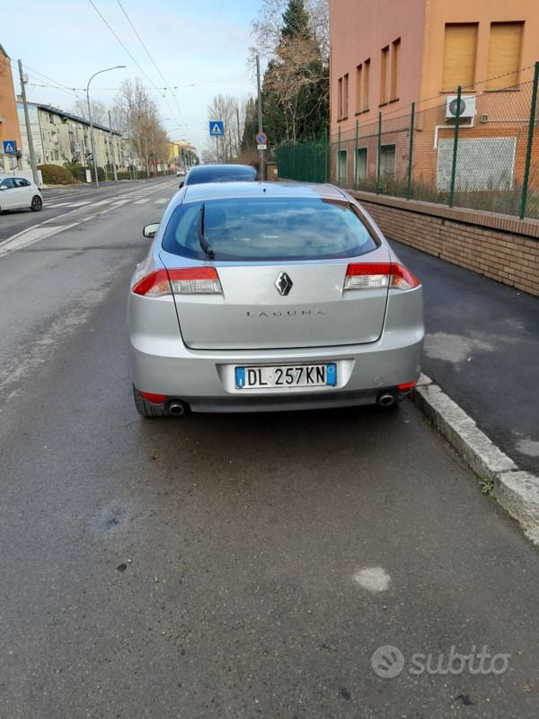 Usata Renault Laguna III 130 CV (95 kW) 2008 Grigio Berlina
